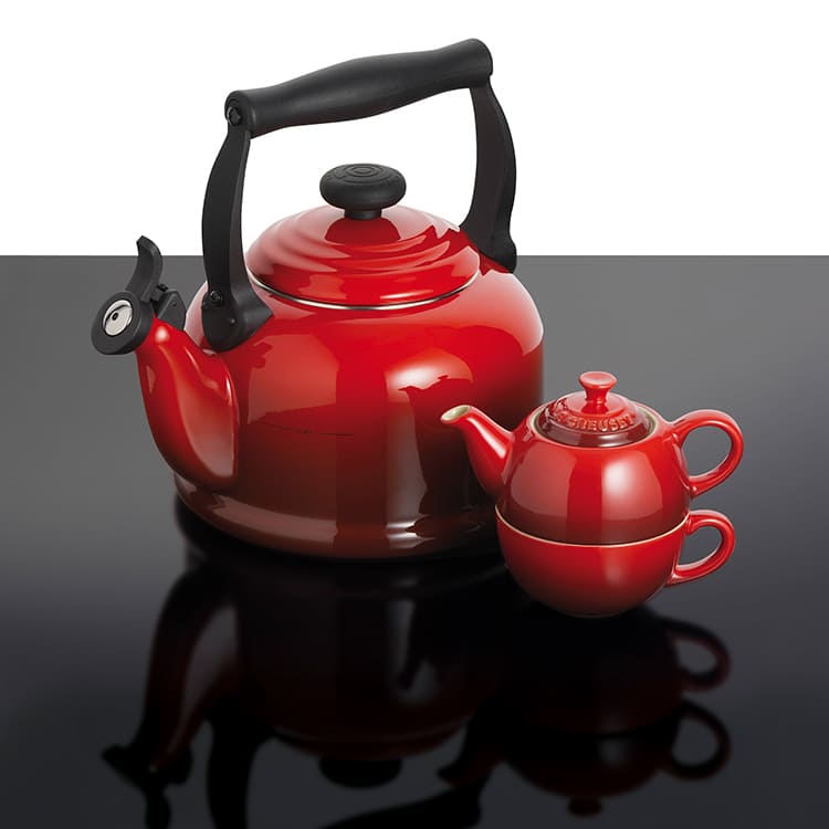 Ấm đun nước trên bếp từ Le Creuset Tradition 2,1L màu đỏ 1